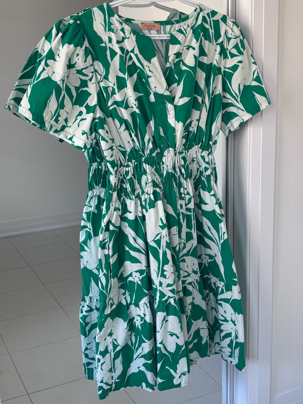 Vianova Short Sleeve Green and White Floral Pattern Dress